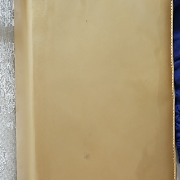 Stuart Weitzman Gold Evening Shoulder Bag. - Picture 11 of 11